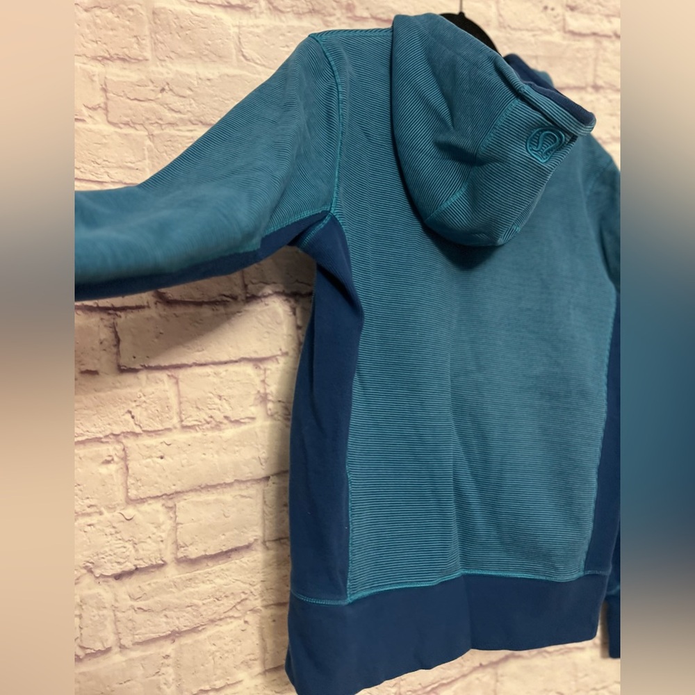 Lululemon Men's Scuba Hoodie - Picture 6 of 11